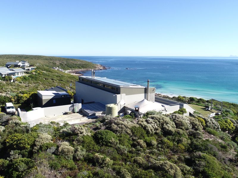 Unparalleled Beachfront Villa Luxury in Gansbaai: Romansbaai Beach & Fynbos Estate - Photo 9