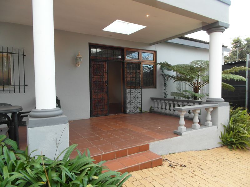 Charming & Secure One-Bedroom Cottage - Photo 5