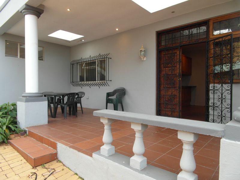 Charming & Secure One-Bedroom Cottage - Photo 3