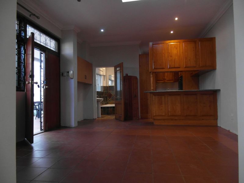 Charming & Secure One-Bedroom Cottage - Photo 10