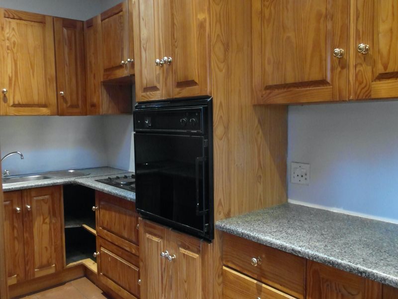 Charming & Secure One-Bedroom Cottage - Photo 9