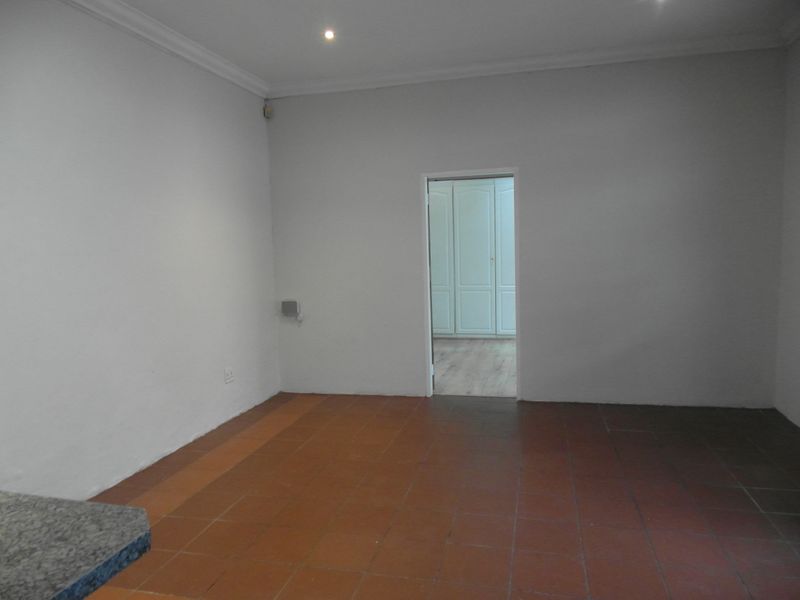 Charming & Secure One-Bedroom Cottage - Photo 7