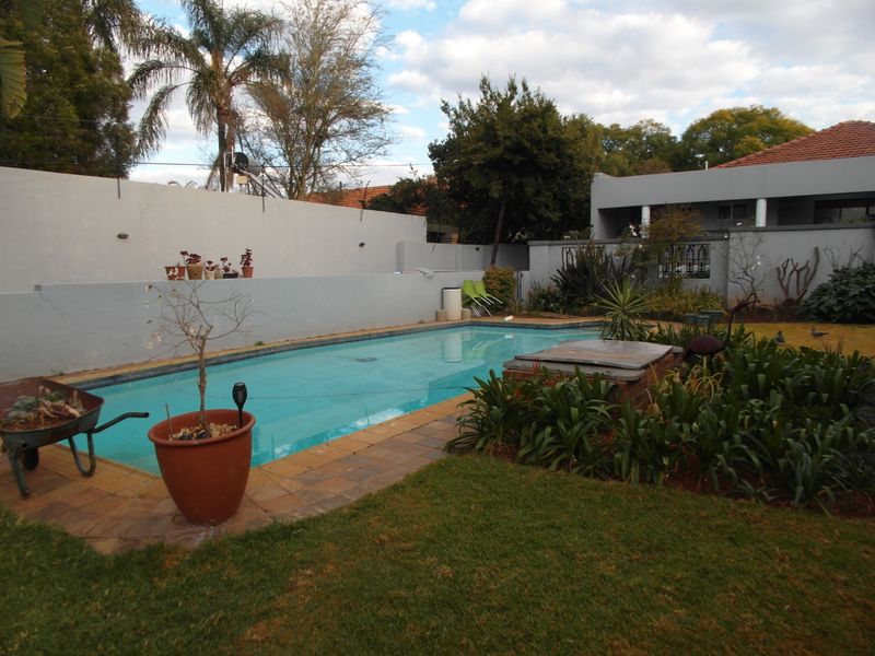 Charming & Secure One-Bedroom Cottage - Photo 2