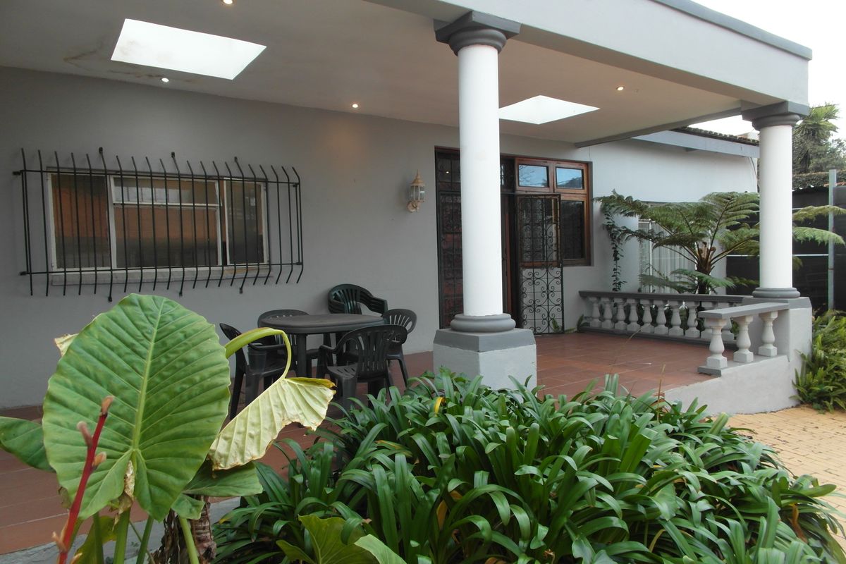 Charming & Secure One-Bedroom Cottage - Photo 4