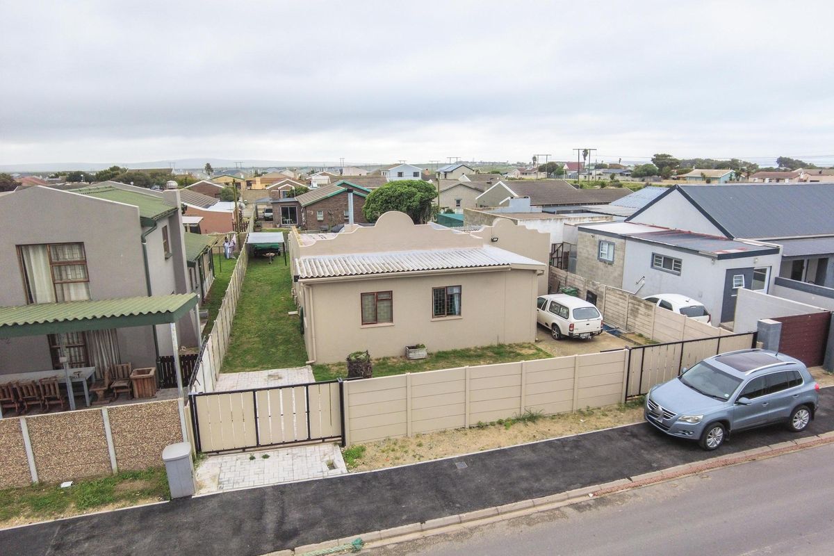 3-Bedroom Home with Braai Room & Big Garden – Packed with Potential! - Photo 2