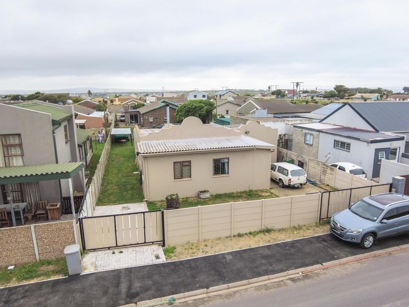 3-Bedroom Home with Braai Room & Big Garden – Packed with Potential! - Photo 2