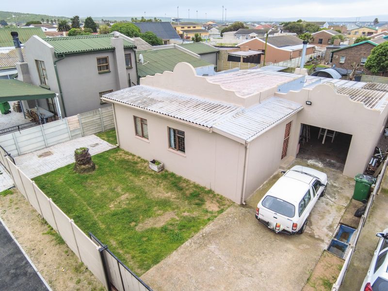 3-Bedroom Home with Braai Room & Big Garden – Packed with Potential! - Photo 4