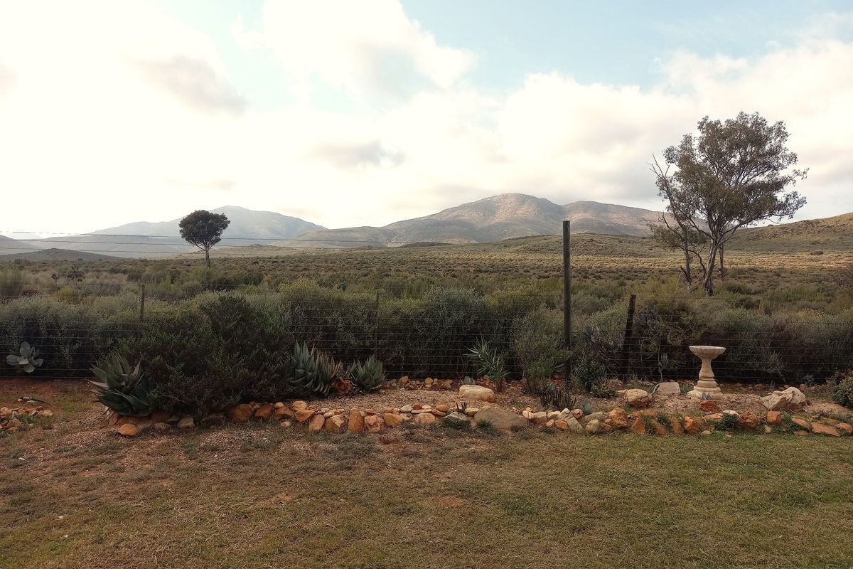 Smallholding of 1.2ha with 3 bedroom house with Studio flat for sale in Uniondale Western Cape - Photo 3