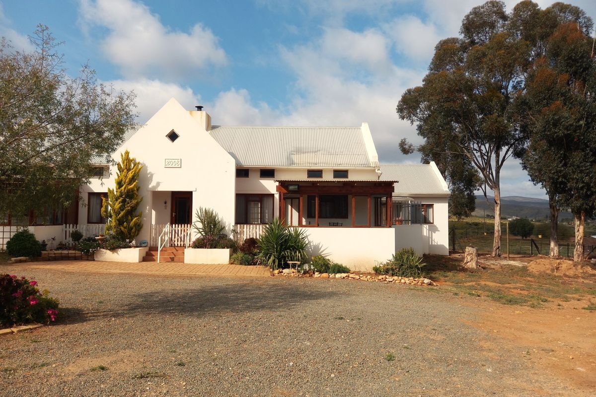 Smallholding of 1.2ha with 3 bedroom house with Studio flat for sale in Uniondale Western Cape - Photo 2