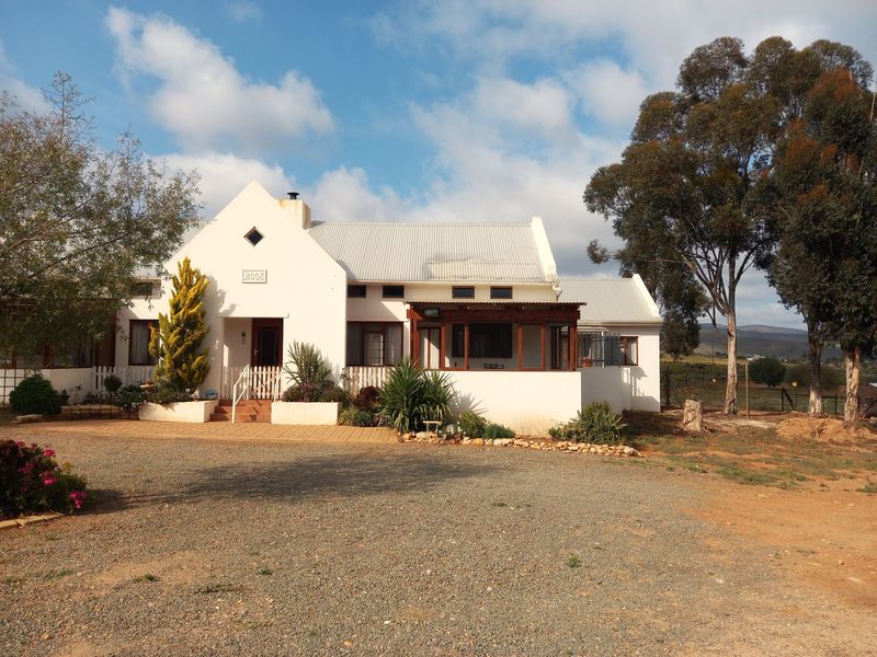 Smallholding of 1.2ha with 3 bedroom house with Studio flat for sale in Uniondale Western Cape - Photo 2