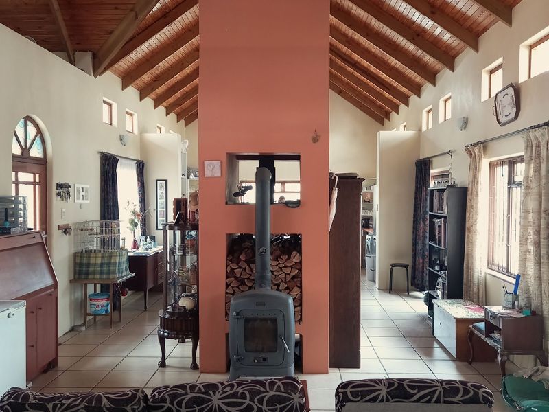 Smallholding of 1.2ha with 3 bedroom house with Studio flat for sale in Uniondale Western Cape - Photo 10