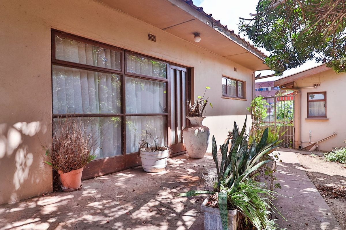 3-Bedroom Home with Dual Potential in the Heart of Vredenburg - Photo 5