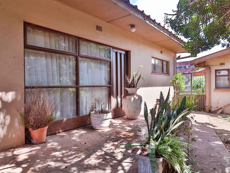 3-Bedroom Home with Dual Potential in the Heart of Vredenburg - Photo 5