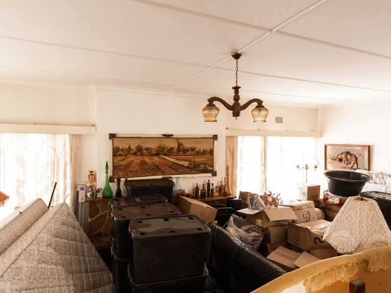 3-Bedroom Home with Dual Potential in the Heart of Vredenburg - Photo 10