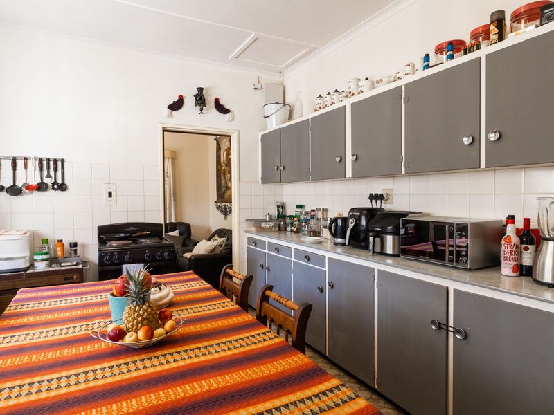 3-Bedroom Home with Dual Potential in the Heart of Vredenburg - Photo 8