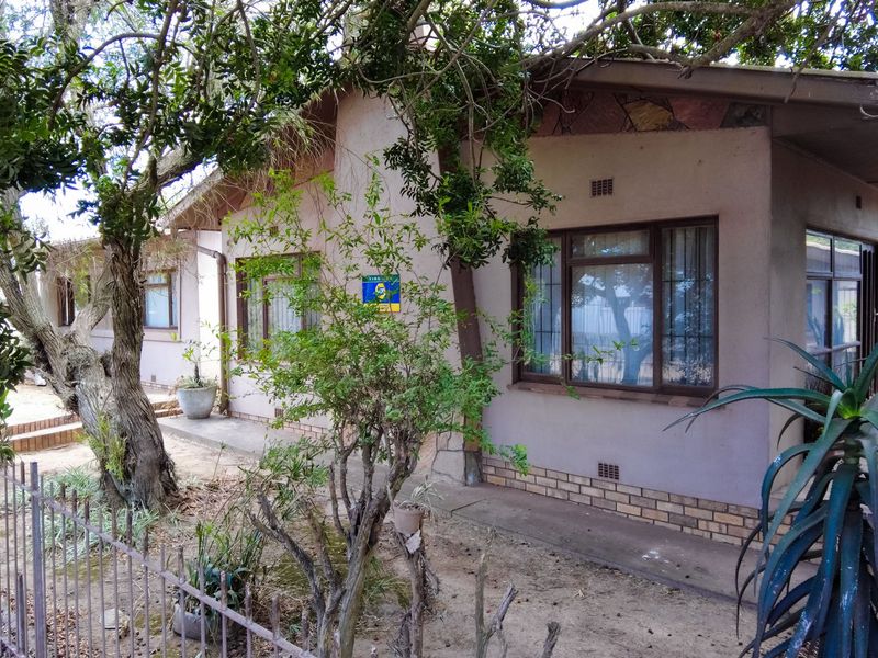3-Bedroom Home with Dual Potential in the Heart of Vredenburg - Photo 3