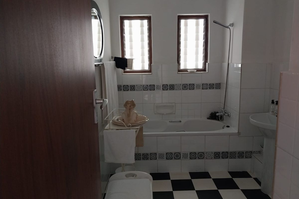 Lovely 2 Bedroom Apartment to rent in Somerset Oaks Retirement Village - Photo 5