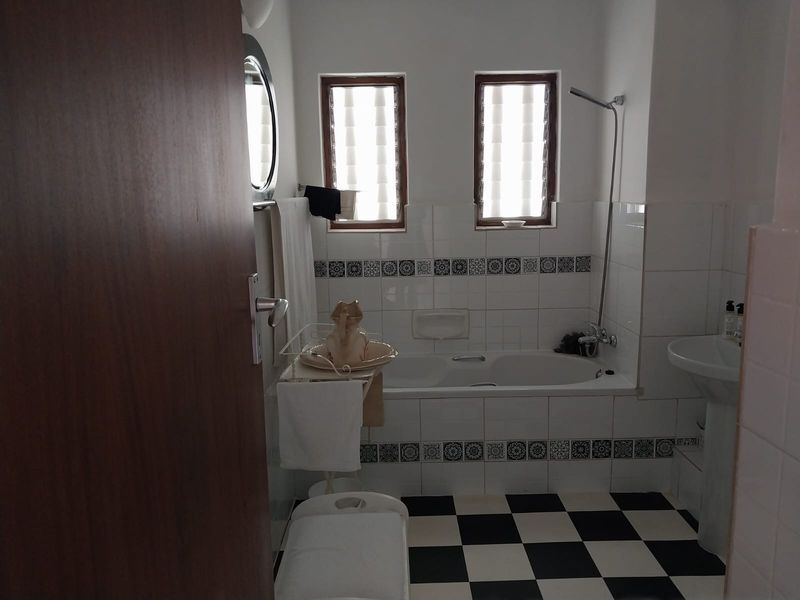 Lovely 2 Bedroom Apartment to rent in Somerset Oaks Retirement Village - Photo 5