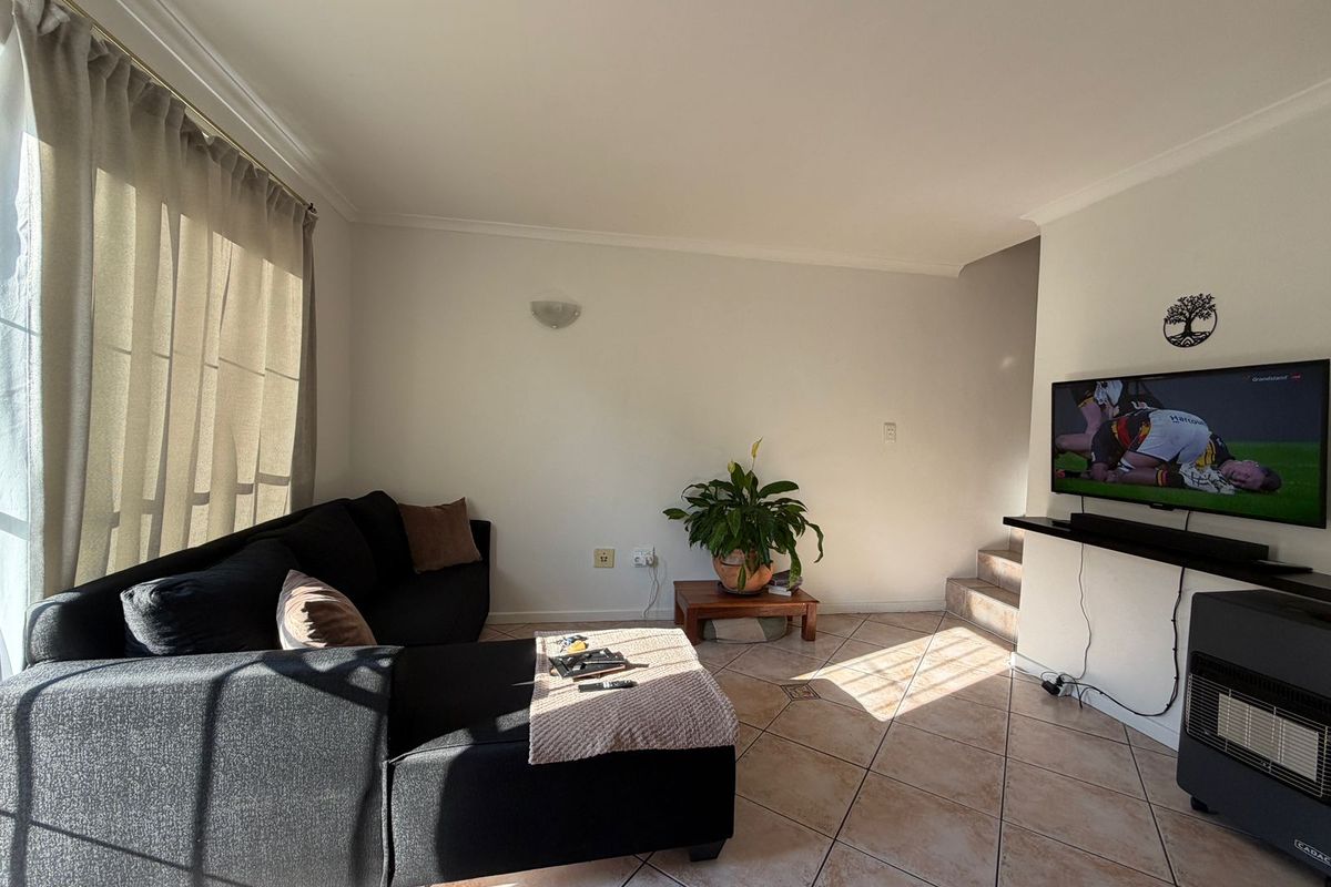 2 Bedroom Townhouse For Sale in Gordon's Bay - Photo 2
