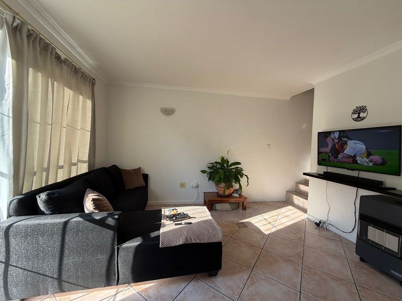 2 Bedroom Townhouse For Sale in Gordon's Bay - Photo 2