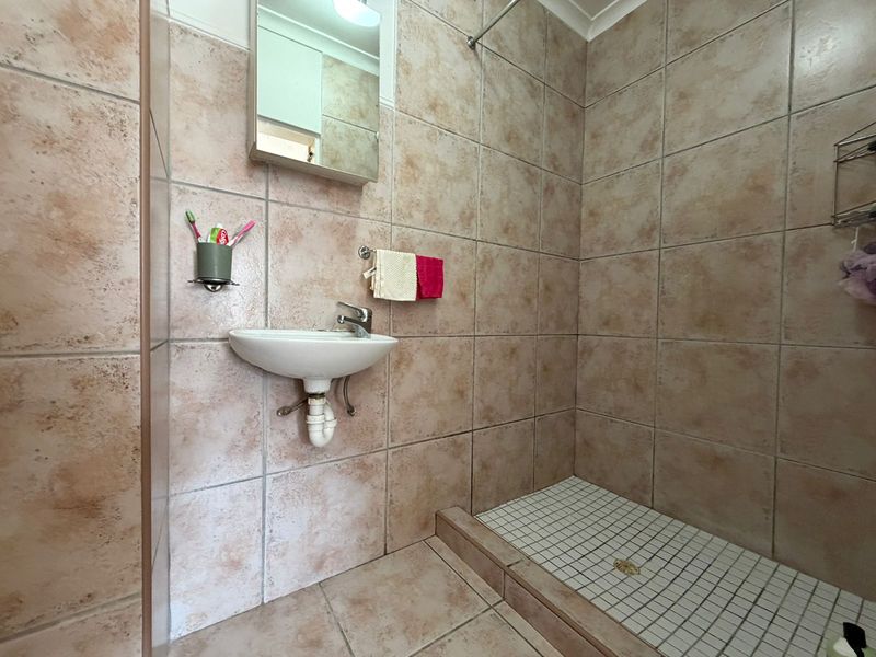 2 Bedroom Townhouse For Sale in Gordon's Bay - Photo 9