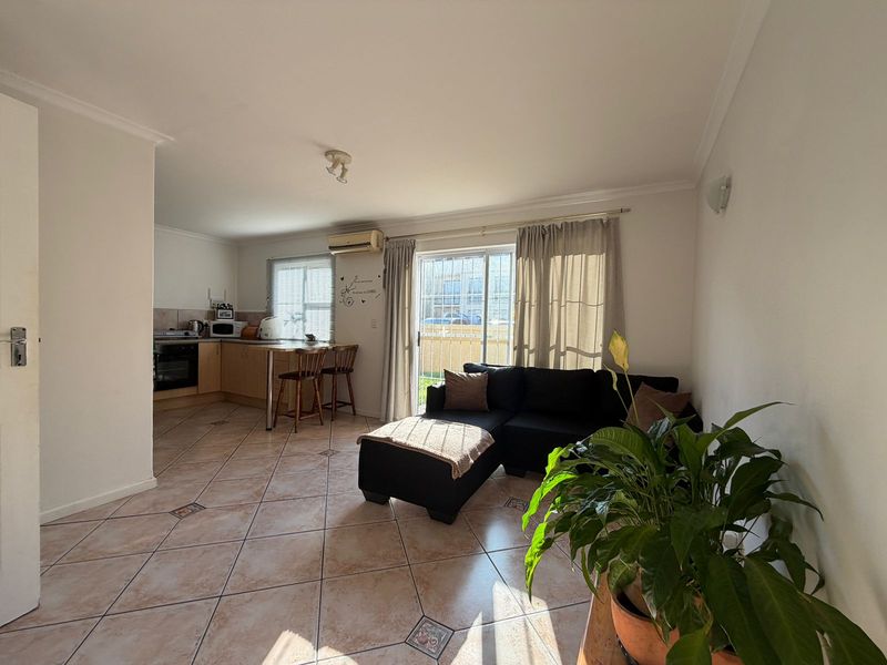 2 Bedroom Townhouse For Sale in Gordon's Bay - Photo 3