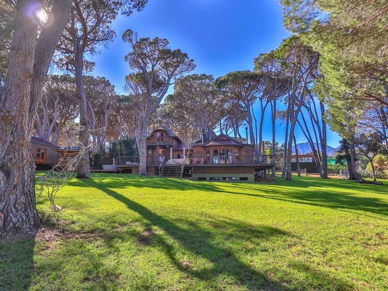PRIVATE FAMILY ESTATE OR EVENT CENTRE OR BOUTIQUE HOTEL OPTION - Photo 6