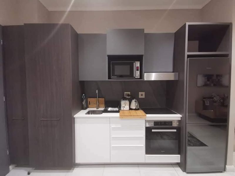 Luxury 1 Bedroom Apartment in Menlyn Maine Residences, Pretoria - Photo 7