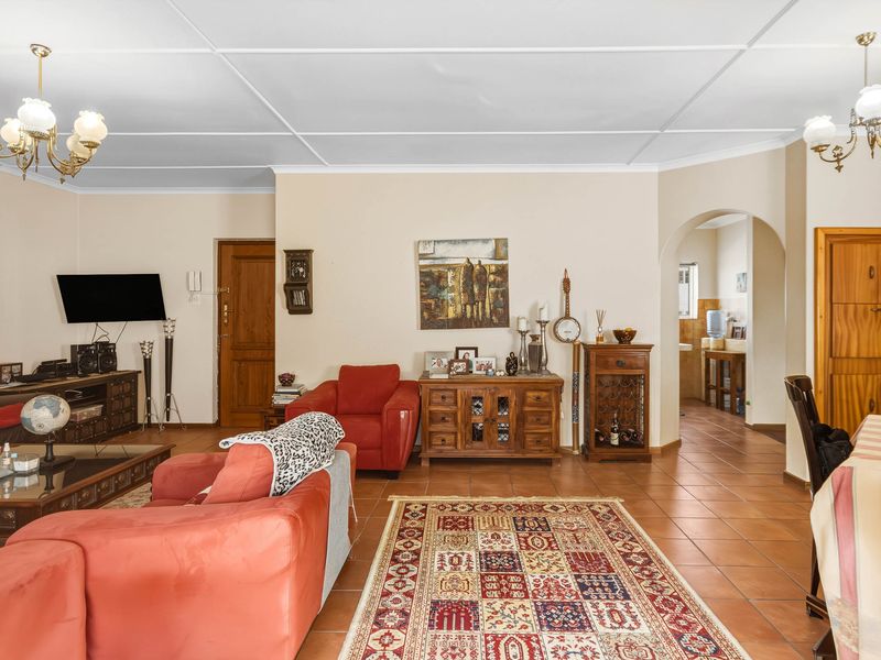 Spacious Apartment & Rare Investment Opportunity - Photo 5