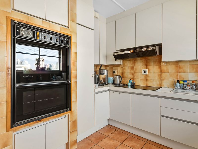 Spacious Apartment & Rare Investment Opportunity - Photo 9