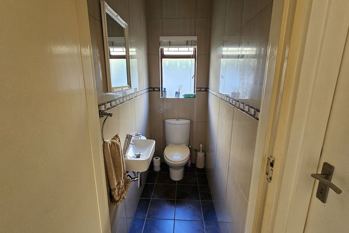 LARGE HOUSE WITH SPACIOUS FLAT - Photo 5