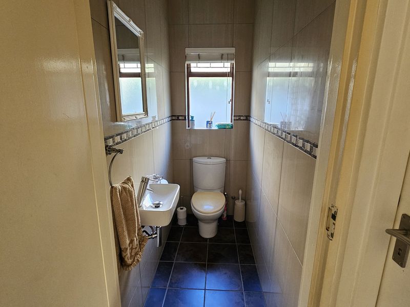 LARGE HOUSE WITH SPACIOUS FLAT - Photo 5