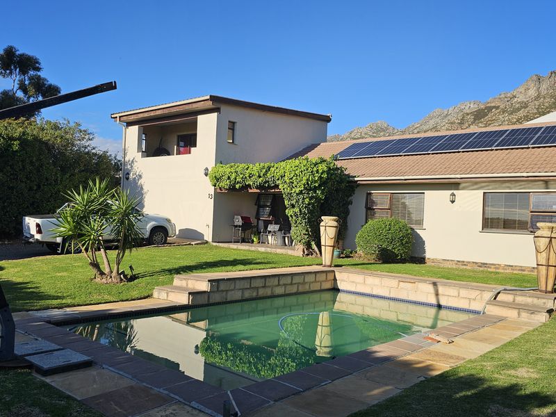 LARGE HOUSE WITH SPACIOUS FLAT - Photo 1