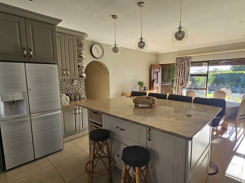LARGE HOUSE WITH SPACIOUS FLAT - Photo 10