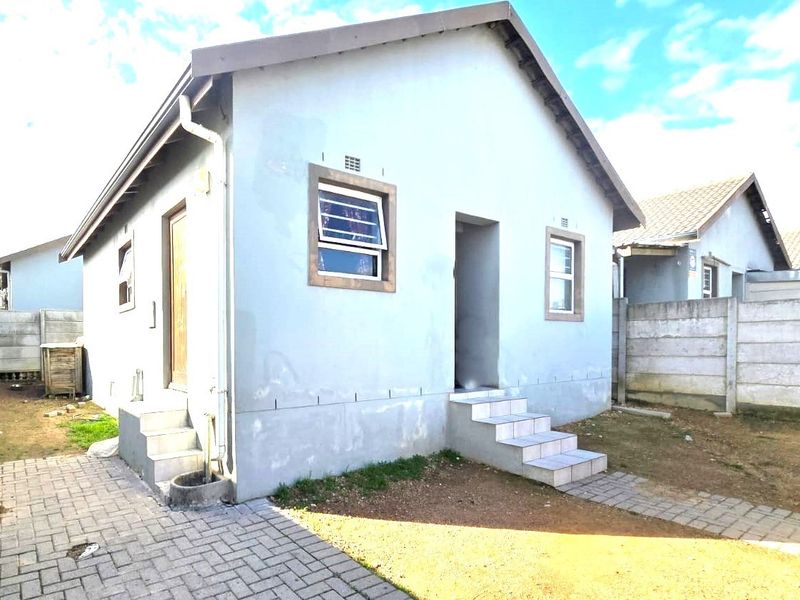 House For Sale In Paarl - Photo 1