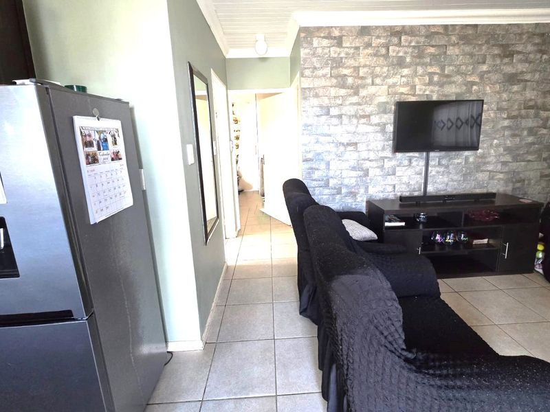 House For Sale In Paarl - Photo 8