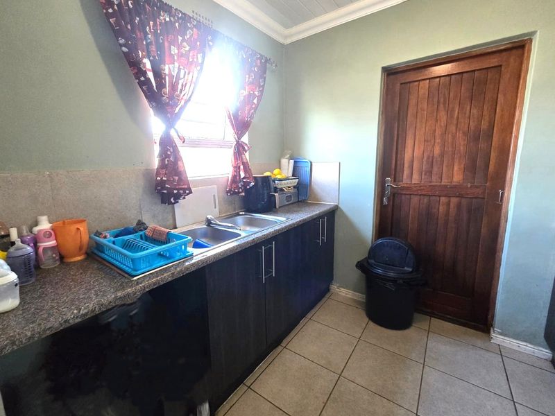 House For Sale In Paarl - Photo 7