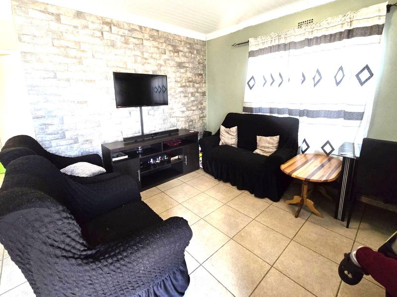 House For Sale In Paarl - Photo 6