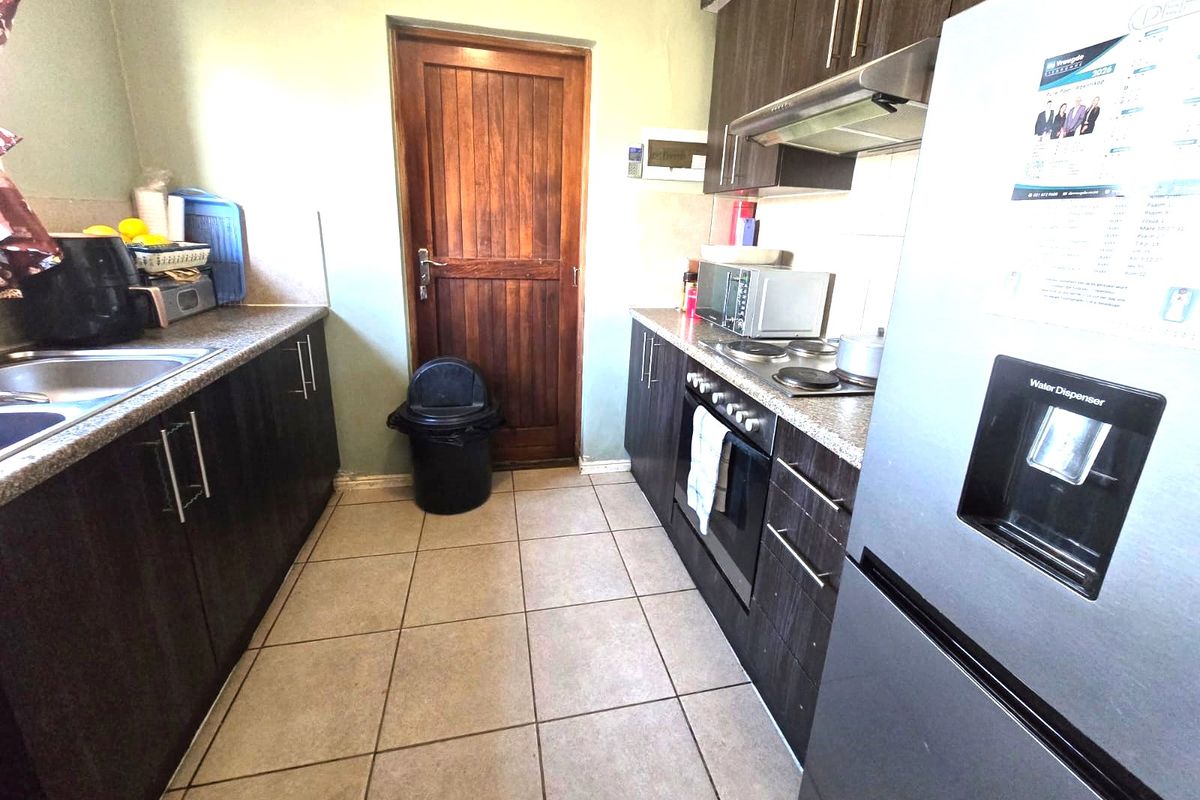 House For Sale In Paarl - Photo 3