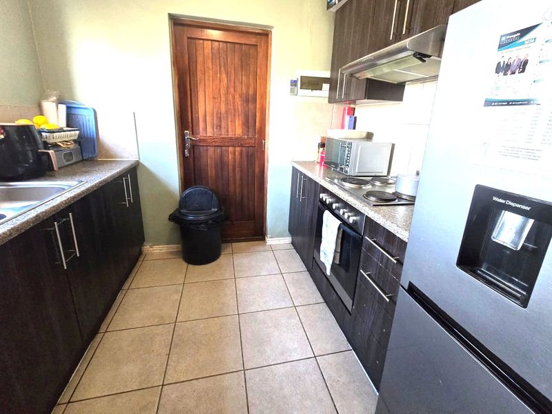 House For Sale In Paarl - Photo 3
