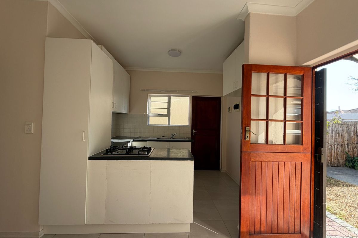 Townhouse Rental Monthly In Gordons Bay - Photo 4