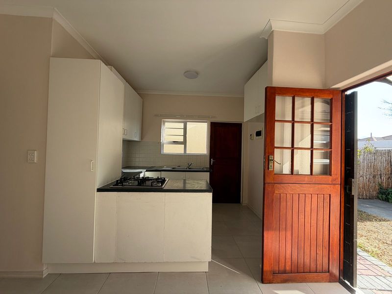 Townhouse Rental Monthly In Gordons Bay - Photo 4