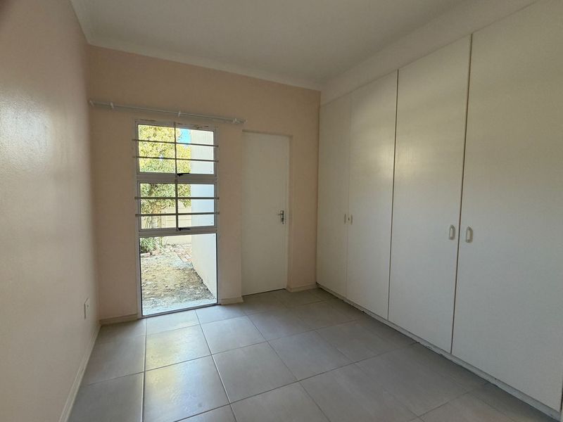 Townhouse Rental Monthly In Gordons Bay - Photo 9