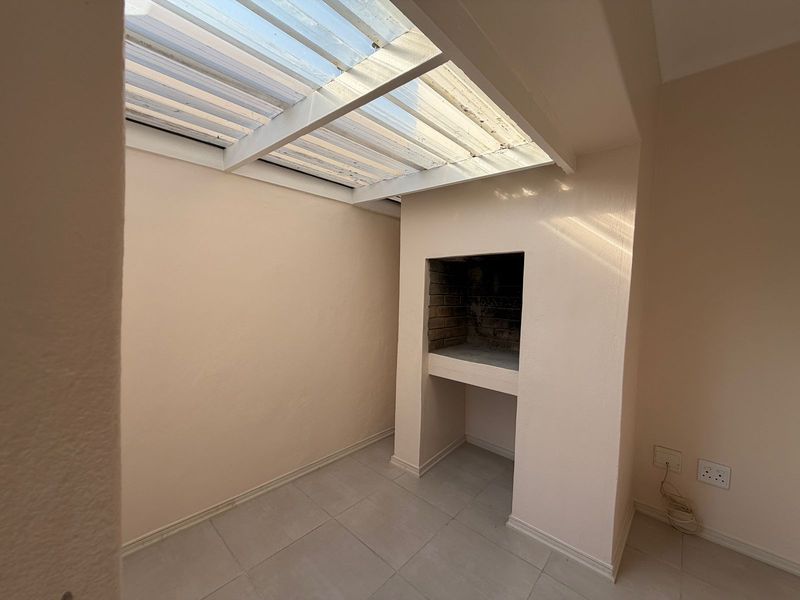 Townhouse Rental Monthly In Gordons Bay - Photo 7