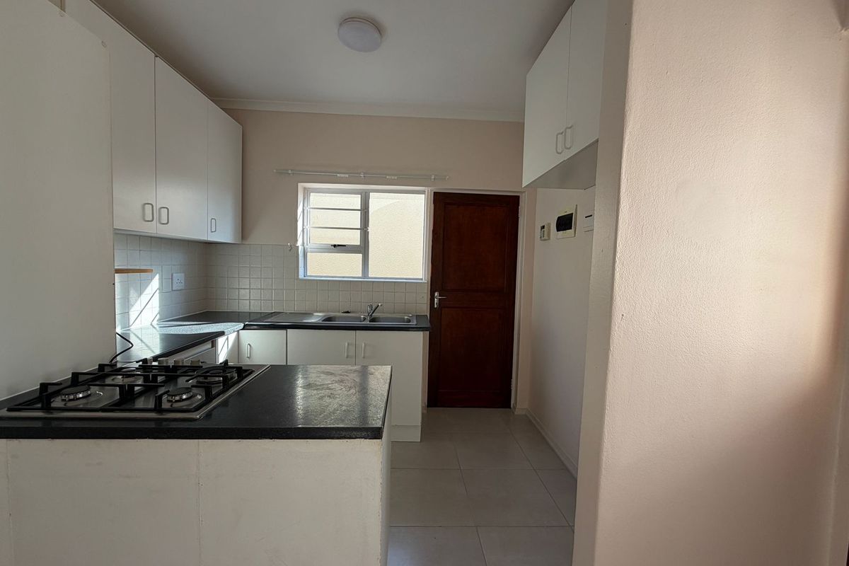 Townhouse Rental Monthly In Gordons Bay - Photo 5