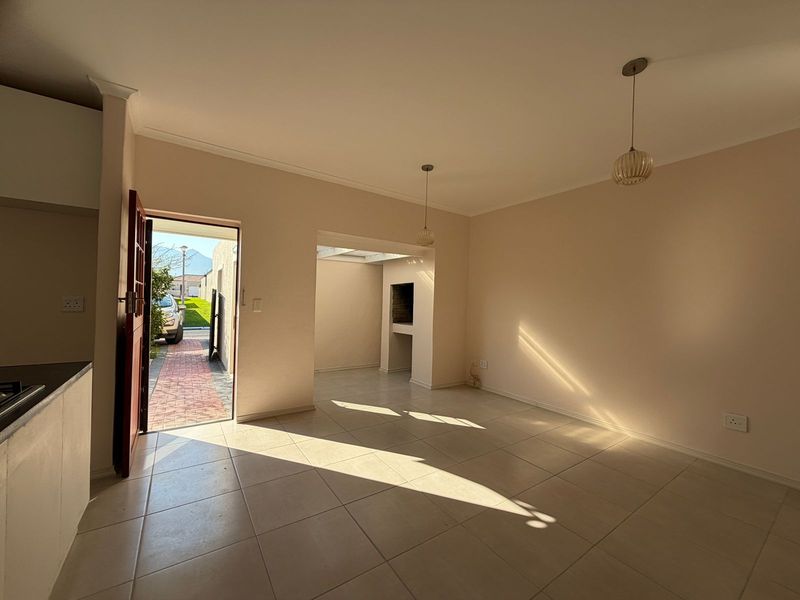 Townhouse Rental Monthly In Gordons Bay - Photo 6