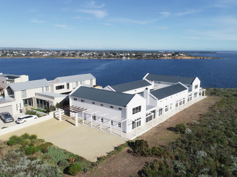 Sophisticated Coastal Living : A Masterpiece in Benguela Cove - Photo 3