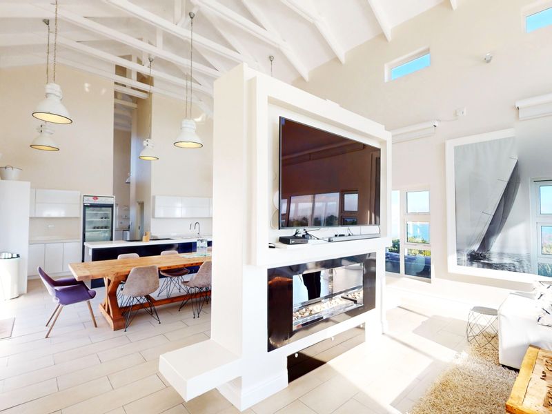 Sophisticated Coastal Living : A Masterpiece in Benguela Cove - Photo 10