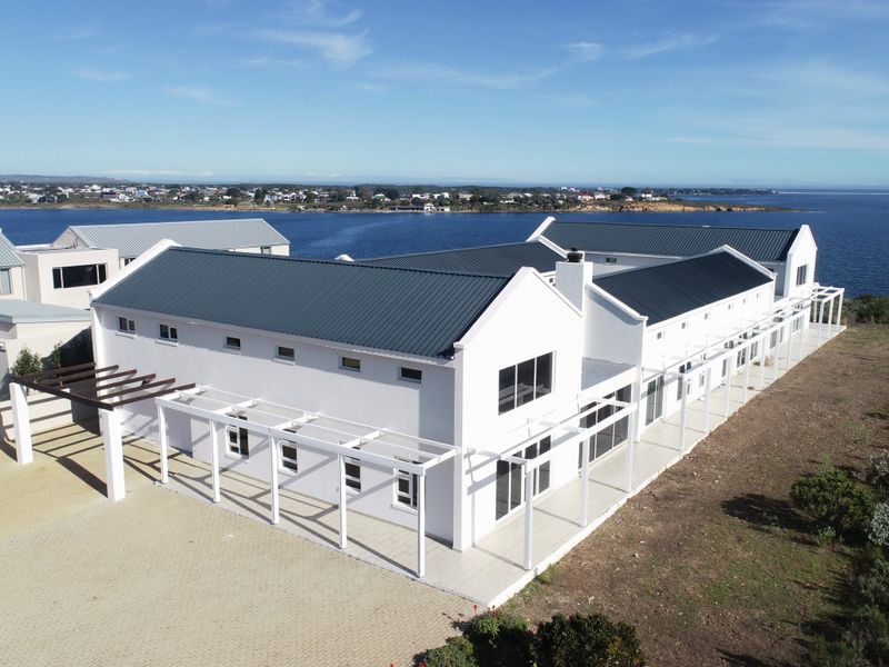 Sophisticated Coastal Living : A Masterpiece in Benguela Cove - Photo 2
