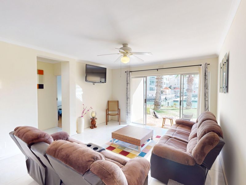 2 Bedroom Apartment in Harbour Island - Photo 2